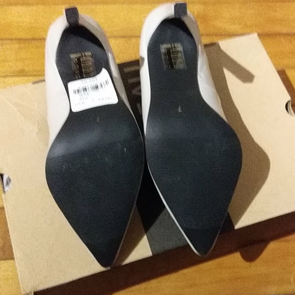 NIB Genuine Leather Pointy Toe Pump - Picture 4 of 7